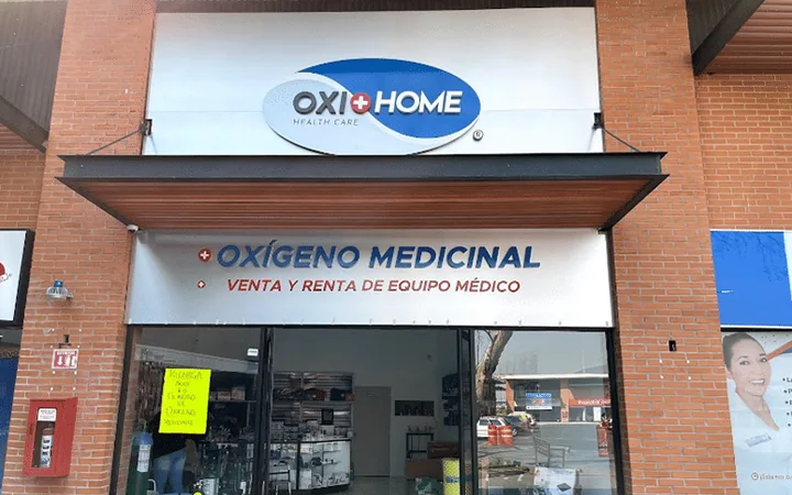 Fachada de la Sucursal Tlajomulco de Oxihome: letrero de Oxígeno Medicinal, venta y renta de equipo médico